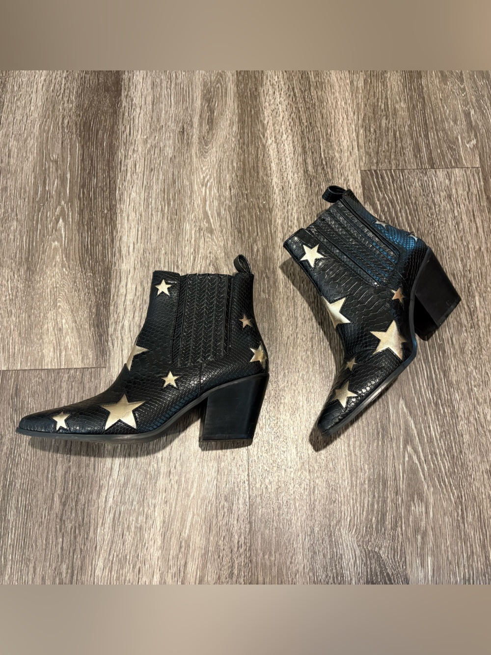 Betsey Johnson IZAK Women’s 6 Black/Gold Star Chelsea Ankle Boots Pull-On